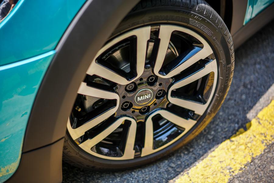 Колеса Mini Cooper S Cabrio (F57) 2018 года  (MY) (фото 13 из 20)